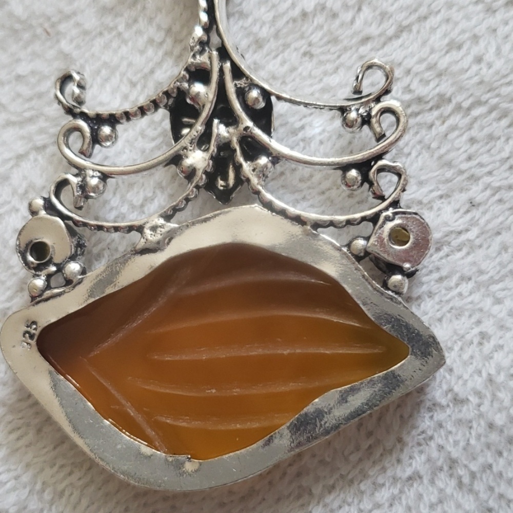 Handcrafted Carved Yellow Onix pendant - Picture 5 of 5